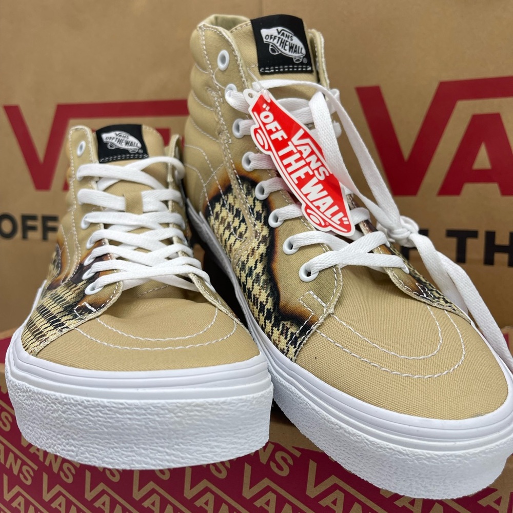 Vans WMNS Sk8-Hi Bolt (Big Reveal) Taos Taupe Sneakers 
 Houndstooth Pattern - Picture 5 of 16